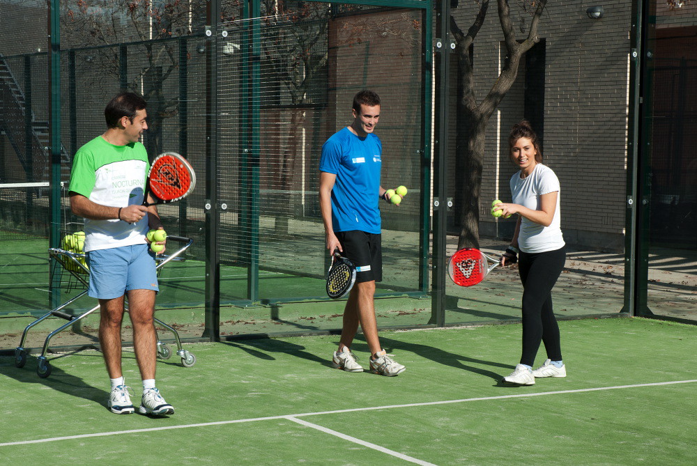 Can you play padel in the rain?